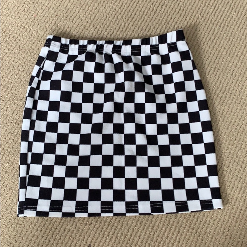 SHEIN CHECKERED SKIRT NEVER WORN